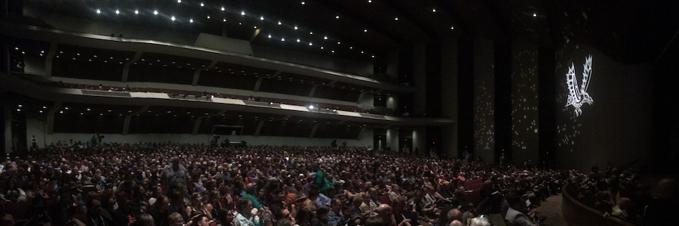 @GeekyLibrary: Audience as #HugoAwards ceremony begins. #sasquan